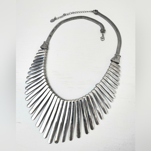 Simple Statement Necklace - Picture 1 of 4